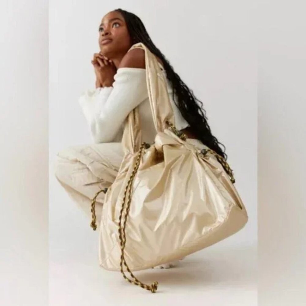014 Urban Outfitters Travel/Gym/ Everyday Shoulder